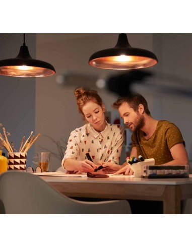 LAMPADINA A LED A FILAMENTO "PHILIPS"... LAMPADINA A LED A FILAMENTO "PHILIPS"...