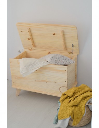 BAULE IN PINO CON RUOTE 73X39X43,5CM BAULE IN PINO CON RUOTE 73X39X43,5CM