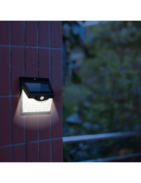 LAMPADA SOLARE CON SENSORE CREPUSCOLARE E PASSAGGIO